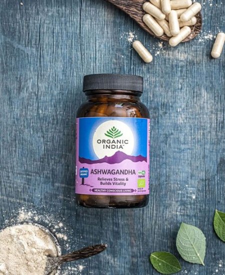كبسولات أشواغاندا من Organic India هي مكمل عشبي عضوي