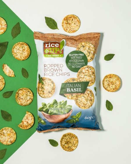 شيبس رقائق أرز بني من RiceUP! بنكهة الريحان الإيطالي