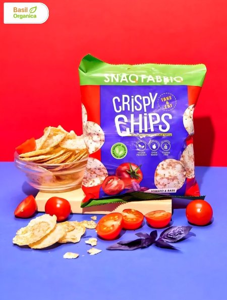 رقائق شيبس  "Snaq Fabriq Crispy Chips" بنكهة الطماطم والريحان. 
