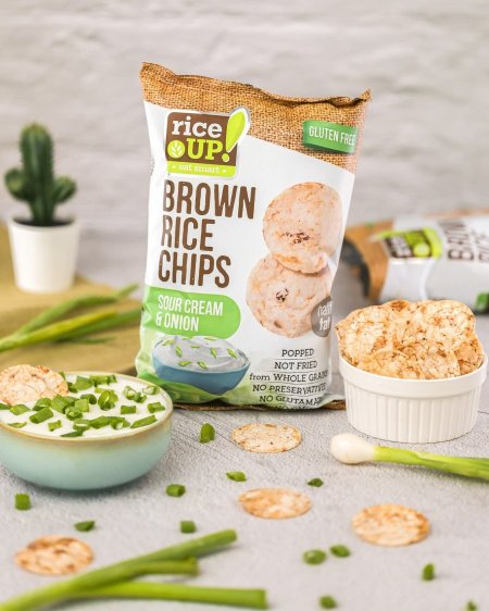 شييس رقائق من RiceUP! بنكهة الكريمة الحامضة والبصل. 